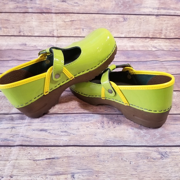 Girls Sanita lime green patent t-strap clogs - Picture 5 of 8